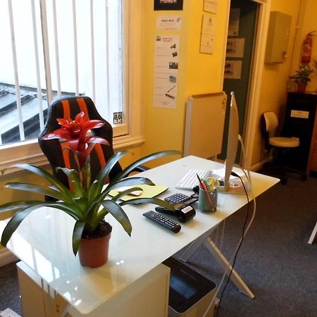 The Queens Hostel 布里斯托 外观 照片