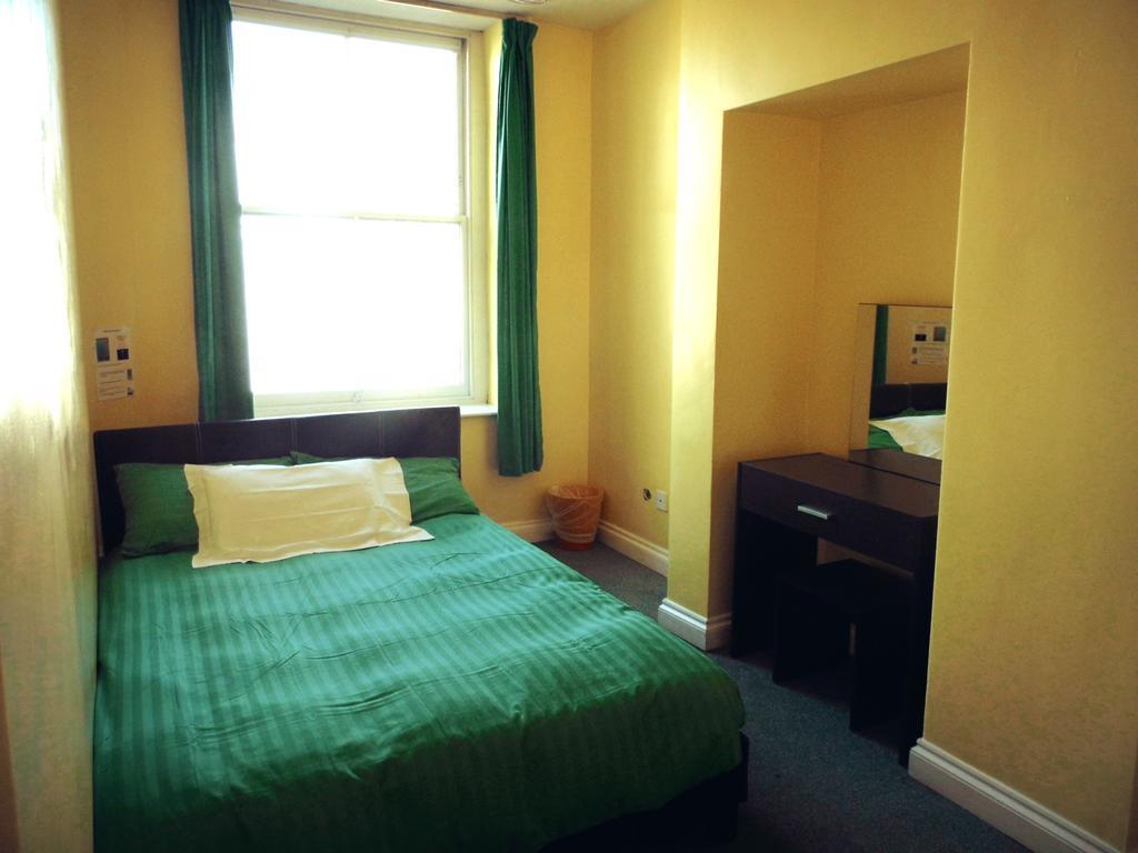 The Queens Hostel 布里斯托 外观 照片