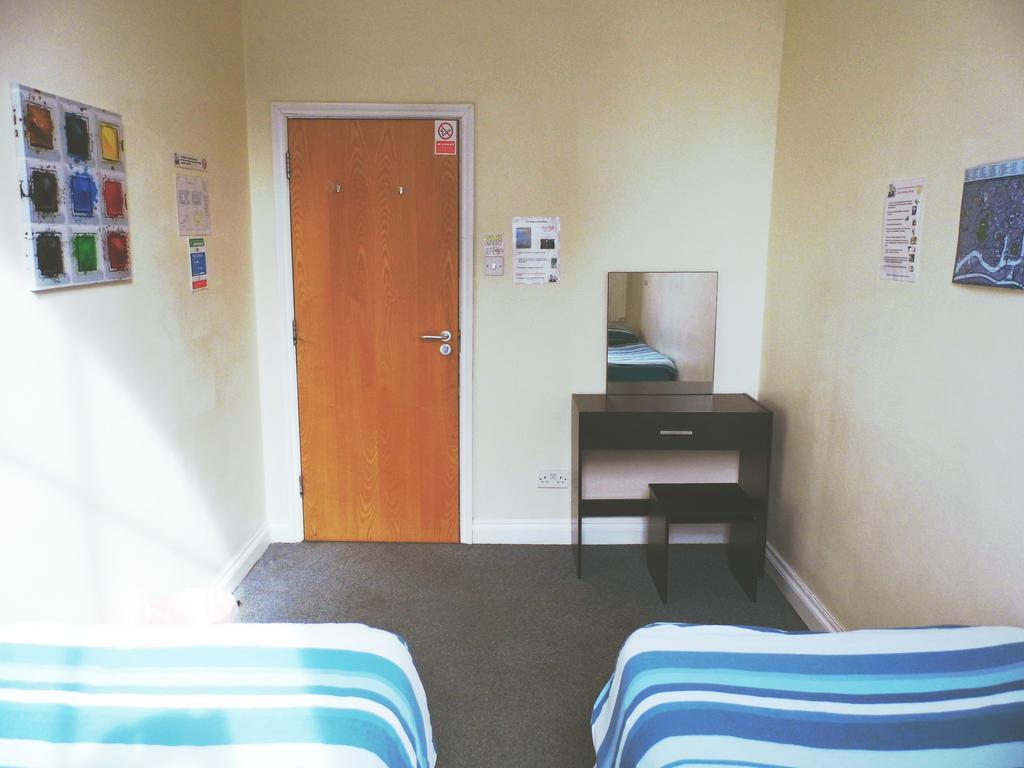 The Queens Hostel 布里斯托 外观 照片