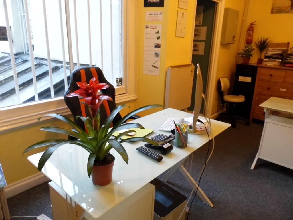 The Queens Hostel 布里斯托 外观 照片