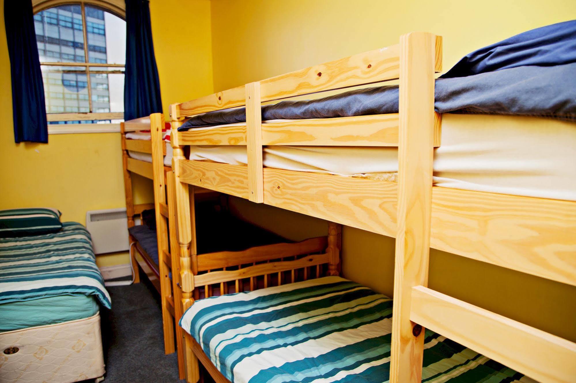 The Queens Hostel 布里斯托 外观 照片